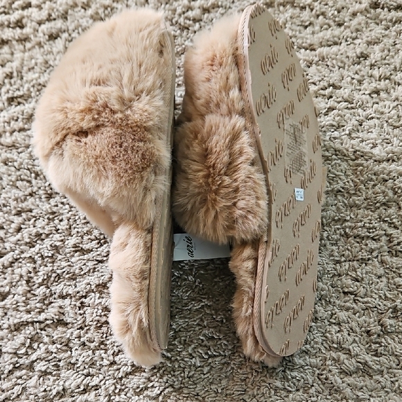 Aerie Fur Slides - Picture 6 of 6